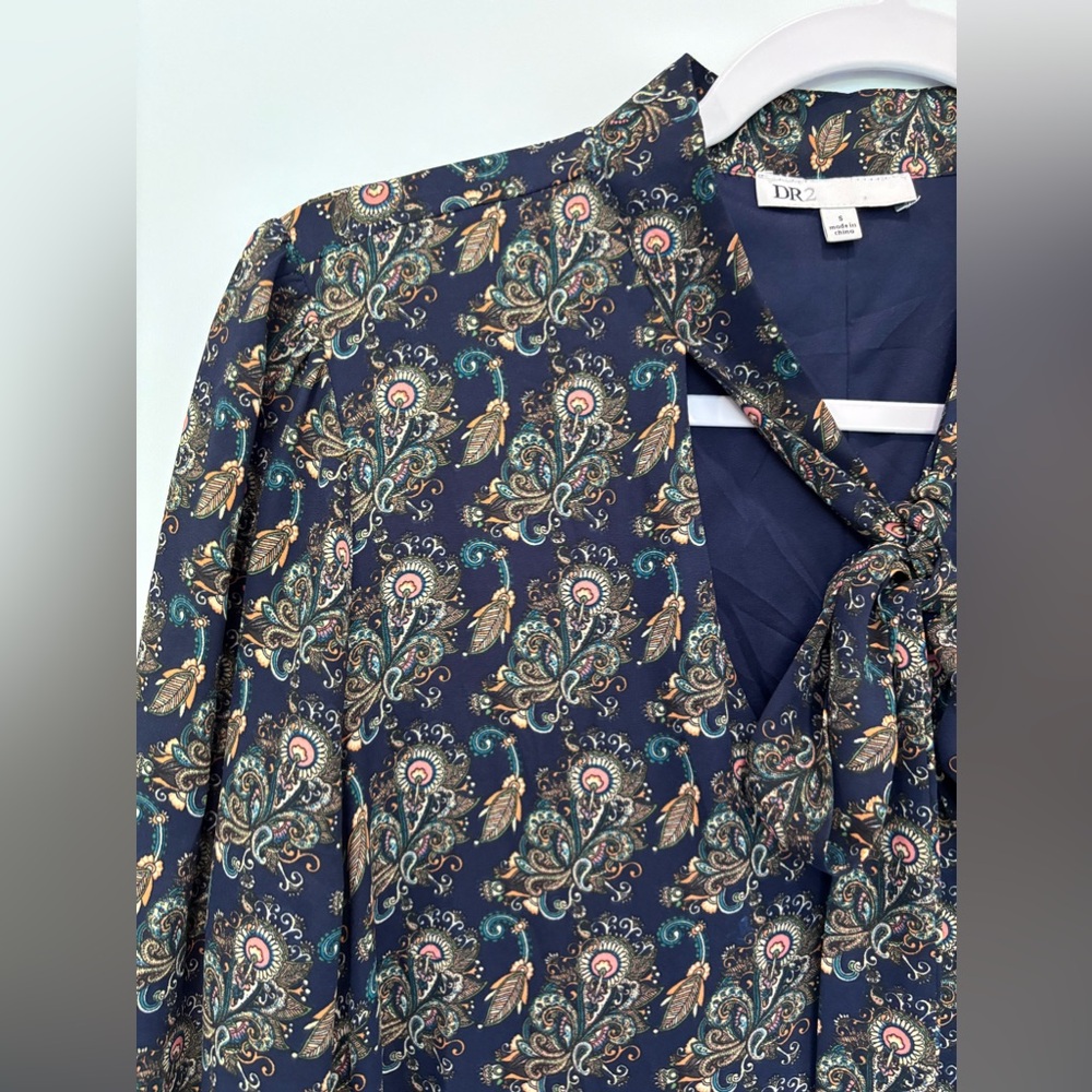 DR2 Paisley Dress size Small long sleeves pockets tie neck